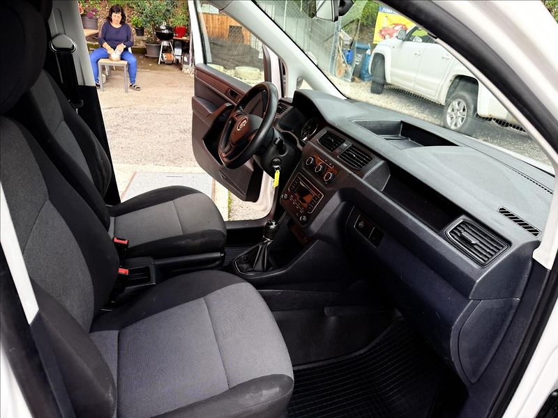Volkswagen Caddy 2,0 TDi MAXI - fotka 17 z 32
