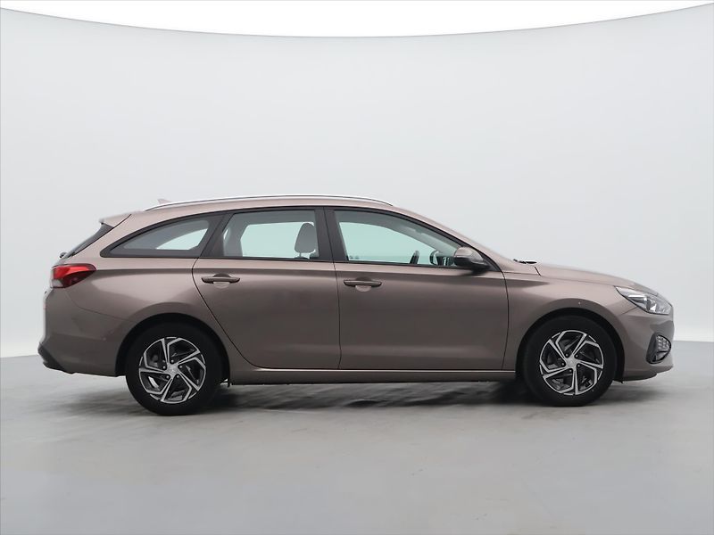 Hyundai i30 1,0 T-GDI 88kW Comfort CZ - fotka 8 z 33