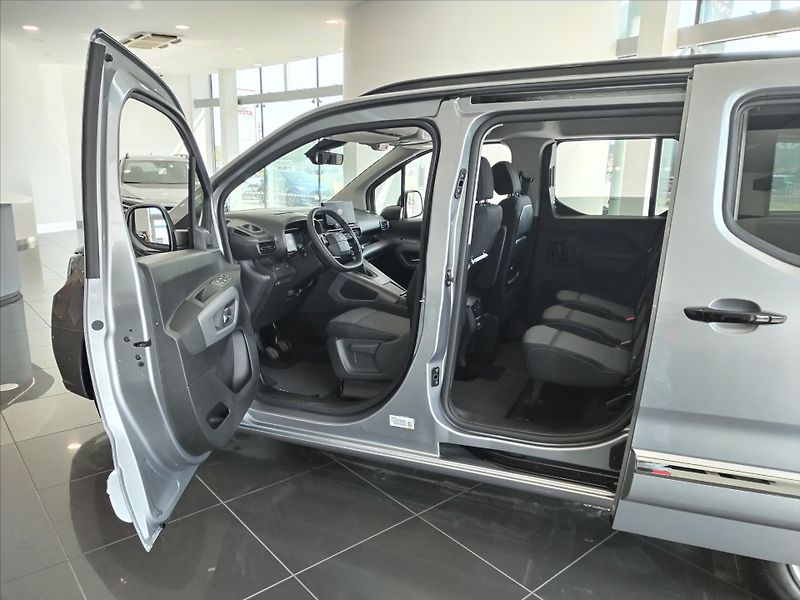 Toyota ProAce City Verso (2026) 1.5 DIESEL 6MT  FAMILY 5S LONG - fotka 8 z 18