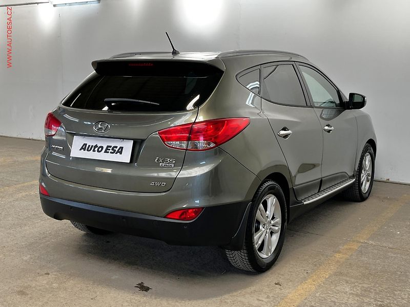 Hyundai ix35 (2011) 2.0CRDi 4x4, ČR, Xenon, AC - fotka 4 z 15
