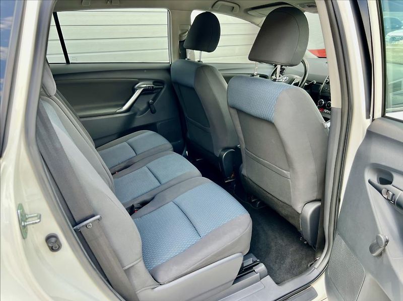 Toyota Verso 1,6 D-4D KLIMA - fotka 17 z 36