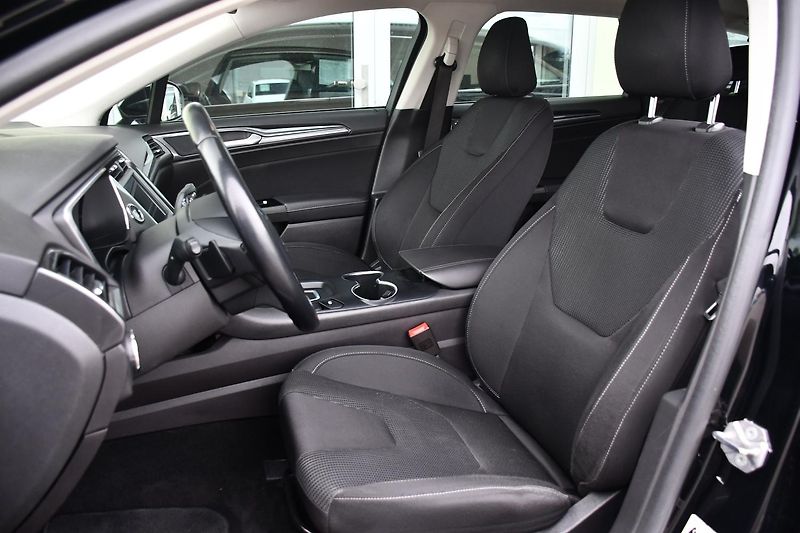 Ford Mondeo 2.0TDCi 110kW CARPLAY TITANIUM - fotka 13 z 42