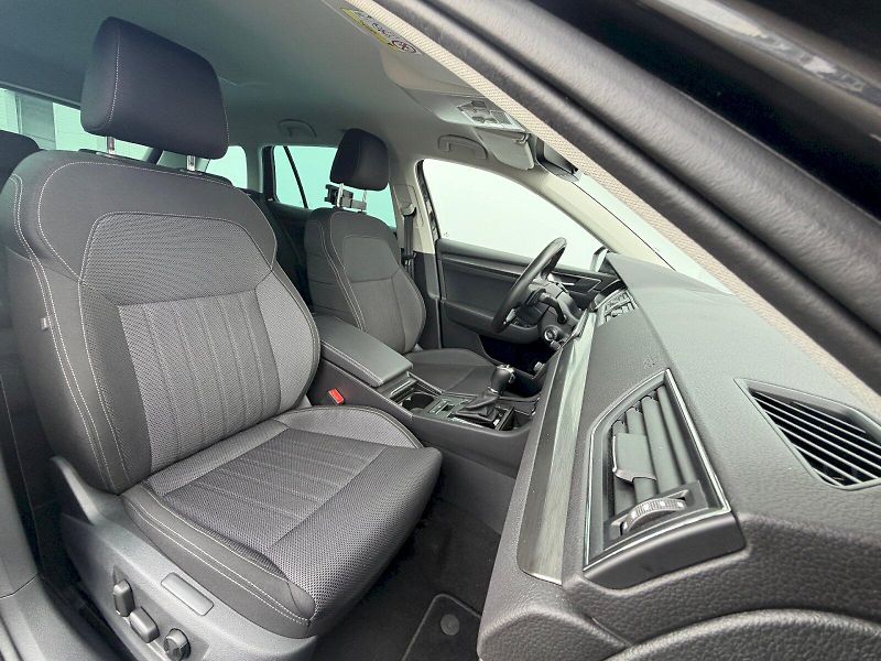 Škoda Superb (2023) 2.0 TDI 110kW DSG Style Plus - fotka 30 z 35