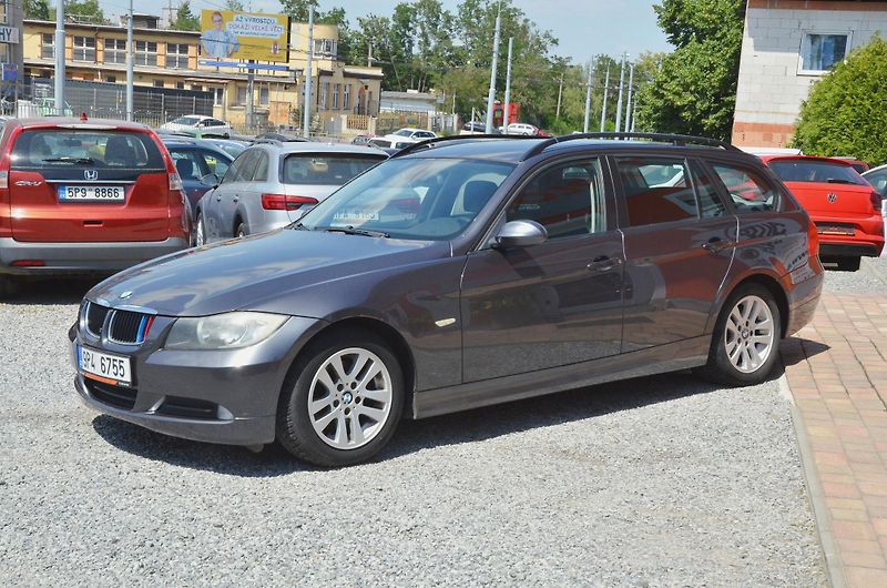 BMW Řada 3 (2008) 318i 105kW Touring / TAŽNÉ - fotka 3 z 31