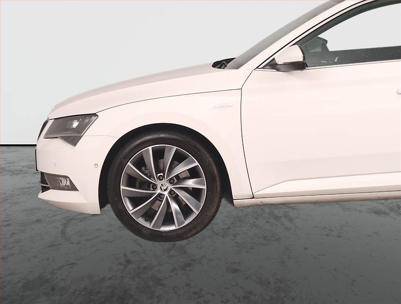 Škoda Superb (2017) Laurin&Klement 2.0 TDI 4x4 - fotka 15 z 22