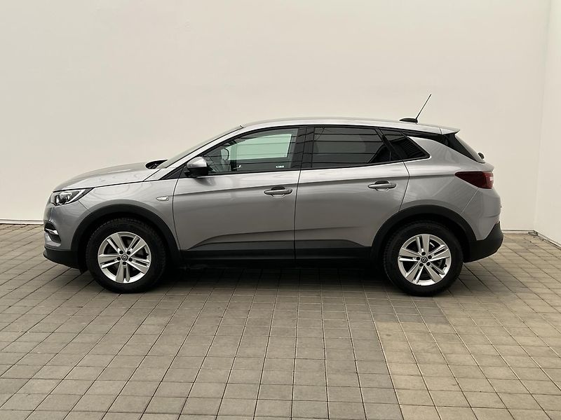 Opel Grandland 1.2 TURBO Edition - fotka 2 z 33