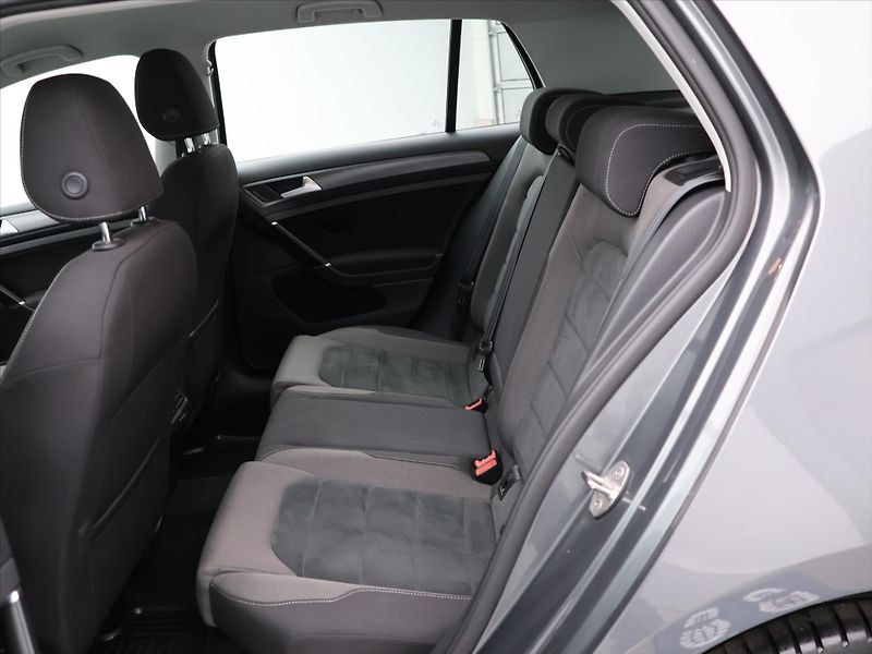 Volkswagen Golf 1,0 TSI 81kW Comfortline CZ - fotka 14 z 26