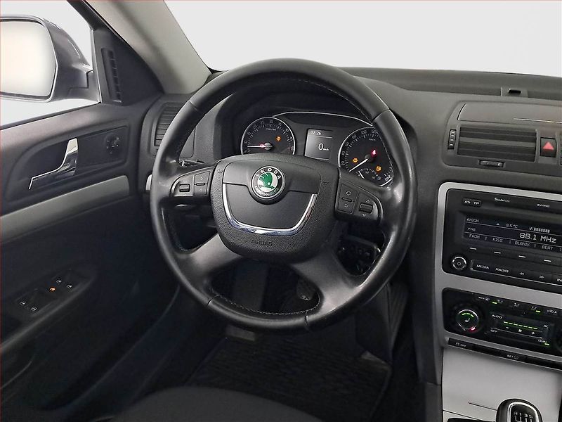 Škoda Octavia (2012) 1.6 TDI, Serv.kniha, po STK - fotka 7 z 16