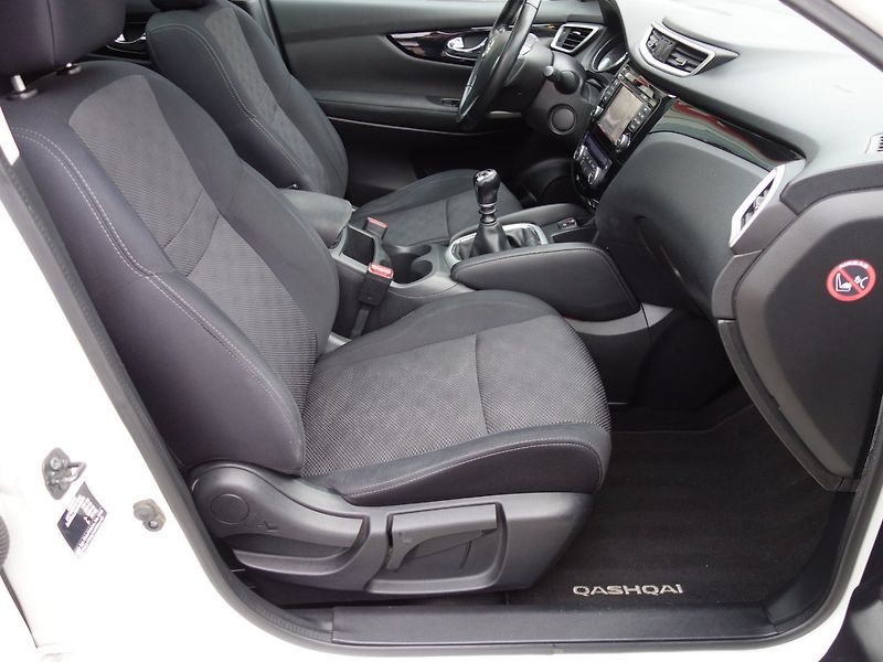 Nissan Qashqai (2017) 1.5dCi 81kW 6MAN -VÝBAVA! - fotka 24 z 42
