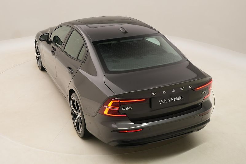 Volvo S60 B5 AWD DARK ULTIMATE REZERVACE - fotka 18 z 58