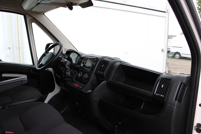 Peugeot Boxer 2,2 HDI L1H1 Chlaďák + klima - fotka 10 z 20