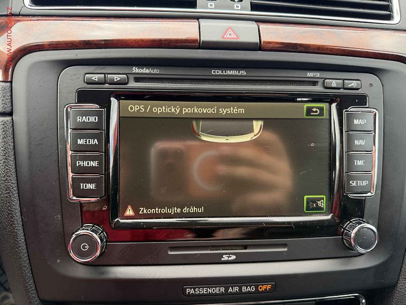 Škoda Superb (2012) 2.0 TDi, Elegance, DSG - fotka 18 z 18