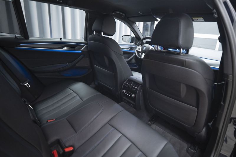 BMW Řada 5 530e xDrive M Sport ČR DPH   2 - fotka 39 z 42