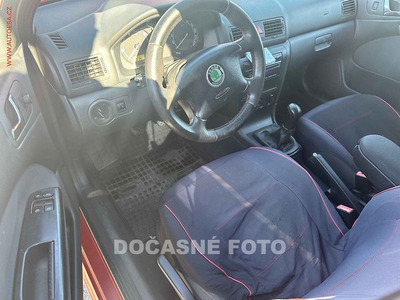 Škoda Octavia (2004) 1.9TDi, AC, temp, tažné - fotka 3 z 3