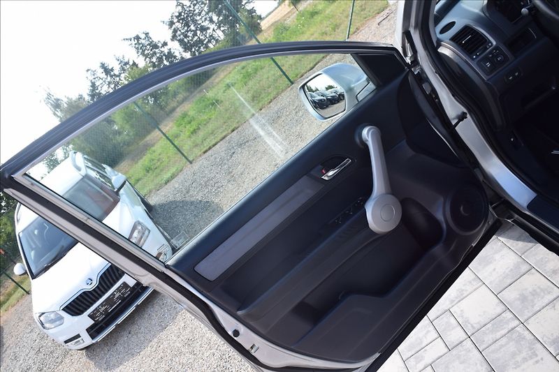 Honda CR-V 2,0 I 110KW 4X4 TAŽNÉ TOP! - fotka 27 z 51