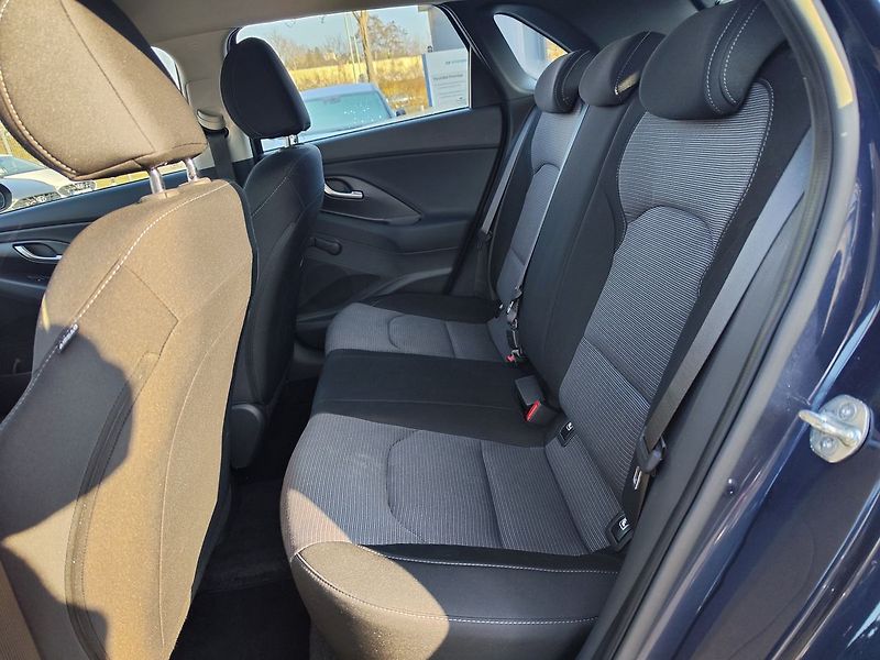 Hyundai i30 1.5i/71kW Comfort 16 - fotka 10 z 29