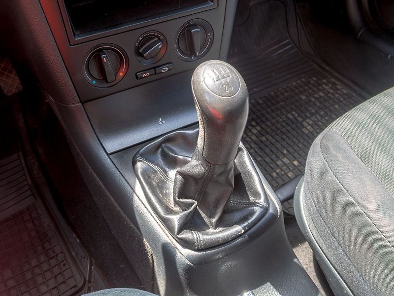 Škoda Octavia (2008) ČR 1.9TDI 74KW – PO SERVISU - fotka 23 z 38