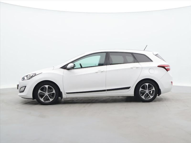 Hyundai i30 1,6 GDI 99kW Weekend Serv.kn. - fotka 4 z 30
