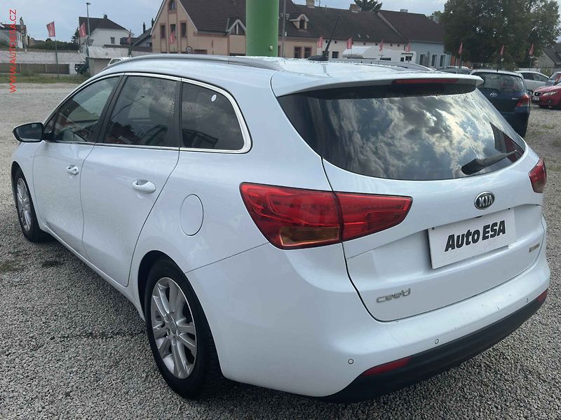 Kia Ceed (2015) 1.6CRDi, ČR, AC, TZ - fotka 6 z 19