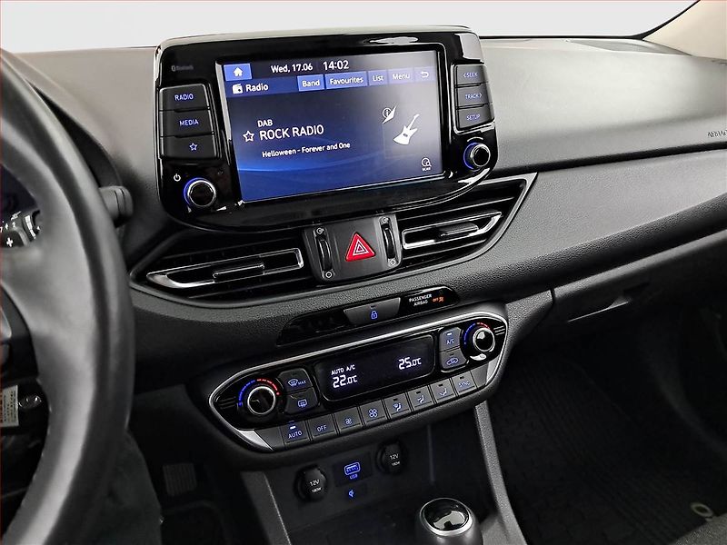 Hyundai i30 (2022) Family Smart 1.5 T-GDI MHEV - fotka 12 z 25