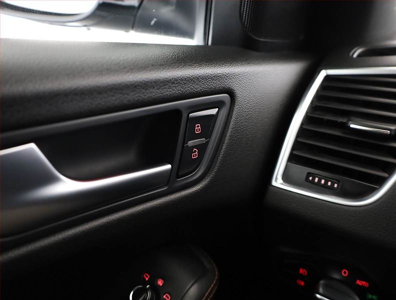 Audi Q5 (2012) 2.0 TDI, 4X4, Automat - fotka 16 z 18