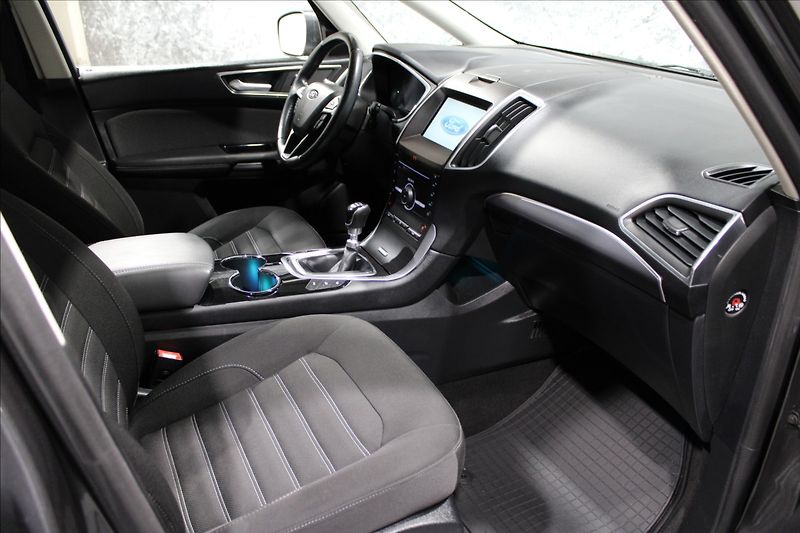 Ford Galaxy 2,0 TDCi 110kW Titanium 7 míst - fotka 11 z 38