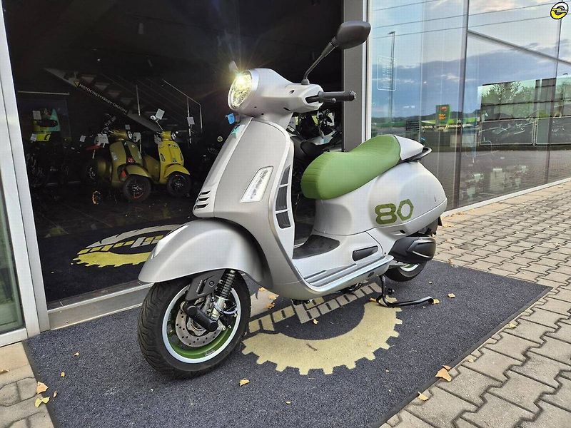 Vespa (2026) GTS 310 Edizione Ottantesimo - fotka 8 z 24