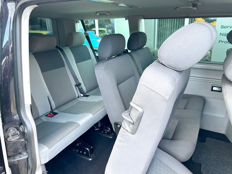 Volkswagen Caravelle (2014) 2,0 TDI Tiptronic 8 Míst - fotka 6 z 12