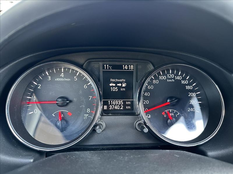 Nissan Qashqai 2,0 +2 4x4 7.Míst - fotka 16 z 25