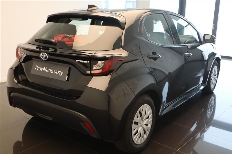 Toyota Yaris 1,5  HYBRID - fotka 4 z 23