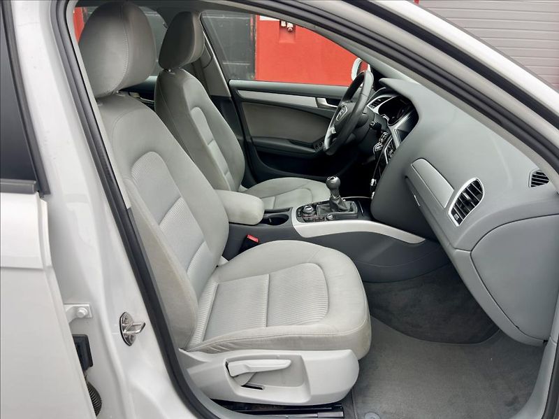 Audi A4 2,0 TDi KLIMA / NAVI - fotka 18 z 40