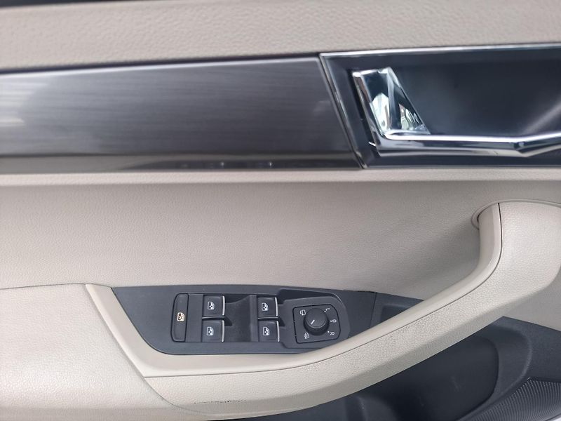 Škoda Karoq (2019) 2.0TDI,nehav,72tkm,top stav - fotka 15 z 21