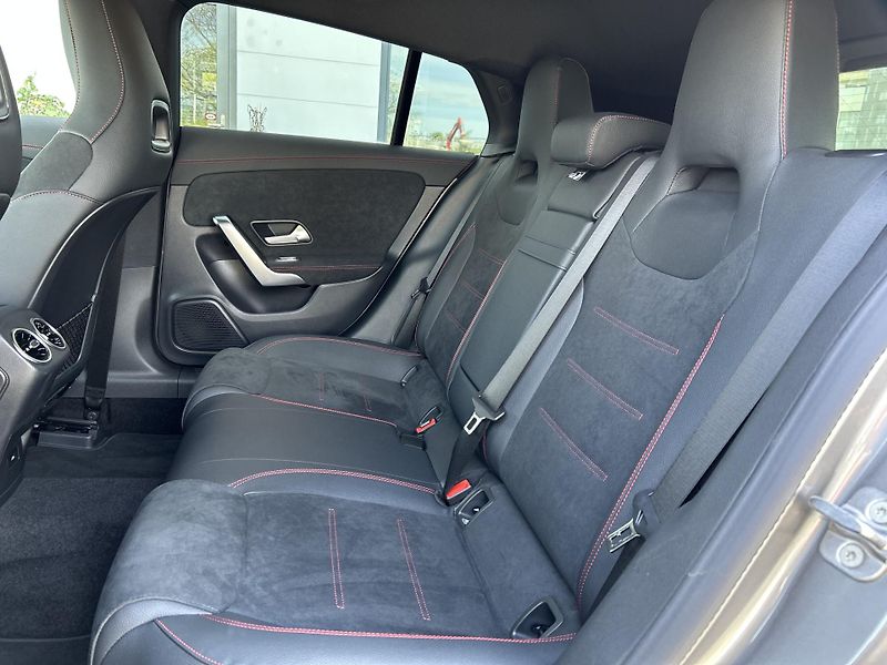 Mercedes-Benz CLA 200 Shooting Brake AMG - fotka 25 z 28
