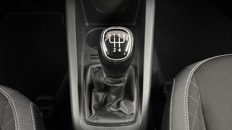 Škoda Fabia 1.0 TSI Ambition Combi - fotka 24 z 24