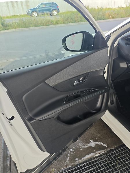 Peugeot 3008 Allure Pack 1.2,8AT, ZÁRUKA  - fotka 9 z 15
