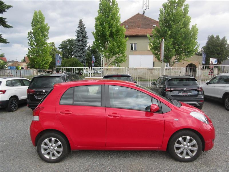 Toyota Yaris 1,3 VVTi Automat - fotka 4 z 14