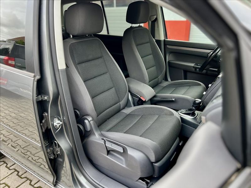 Volkswagen Touran 1,6 TDi / KLIMA / 7MÍST / DSG - fotka 21 z 39