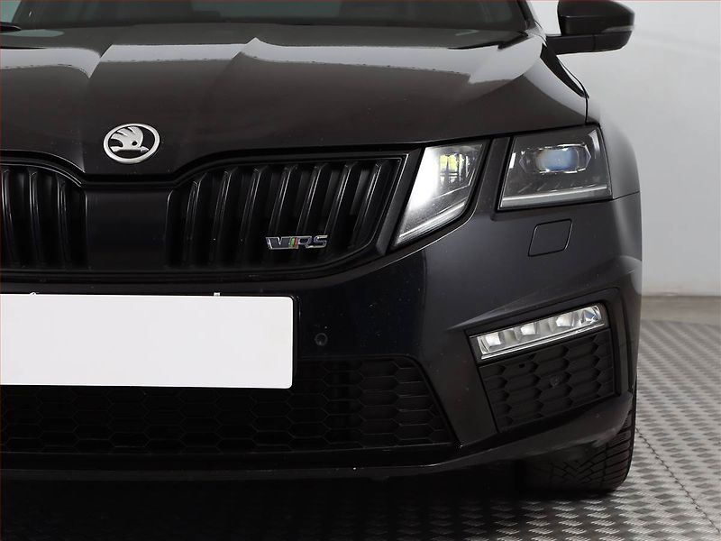 Škoda Octavia (2018) RS 2.0 TDI 4x4 DSG, 4X4 - fotka 24 z 24
