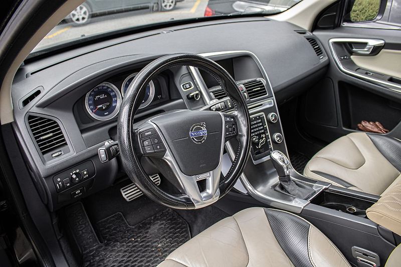 Volvo XC60 - fotka 9 z 28