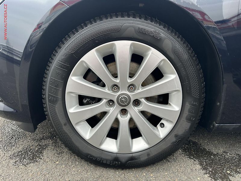 Opel Insignia (2018) 2.0 CDTI, AT - fotka 21 z 22