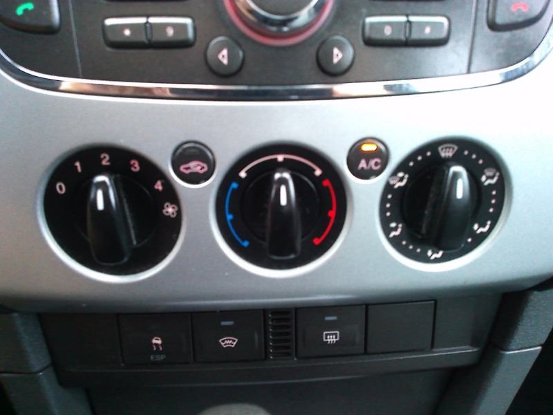 Ford Focus 1.6i,74 kW, automat!, nová STK - fotka 19 z 24