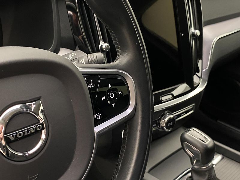 Volvo V60 D3 MOMENTUM AUT REZERVACE - fotka 20 z 39