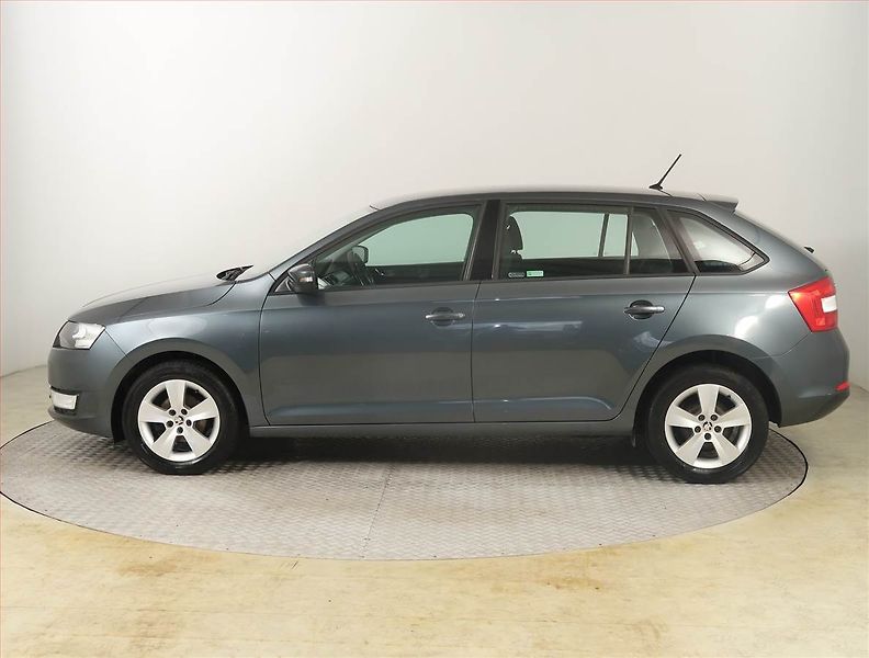 Škoda Rapid (2016) Spaceback 1.2 TSI, Serv.kniha - fotka 3 z 17