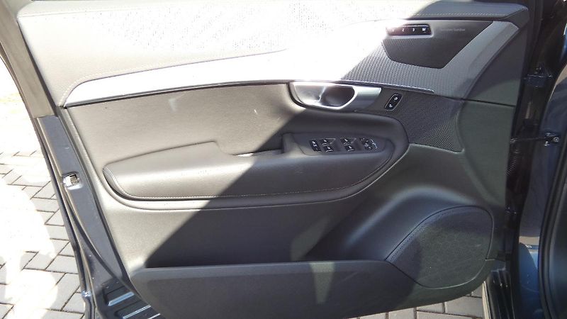 Volvo XC90 B5 AWD Plus Bright 7 míst - fotka 8 z 27