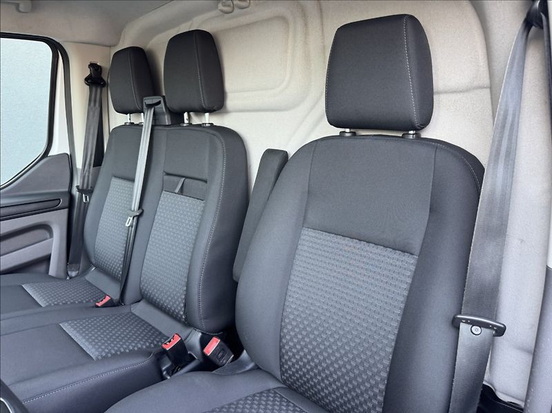 Ford Transit Custom 2,0 TDCi L1H1 DPH 1.maj ČR - fotka 28 z 50