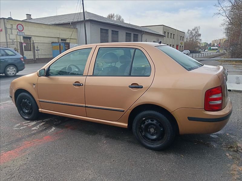 Škoda Fabia 1,4 i automat  comfort - fotka 7 z 17