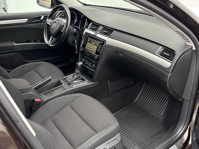 Škoda Superb AMBITION DSG - fotka 9 z 25