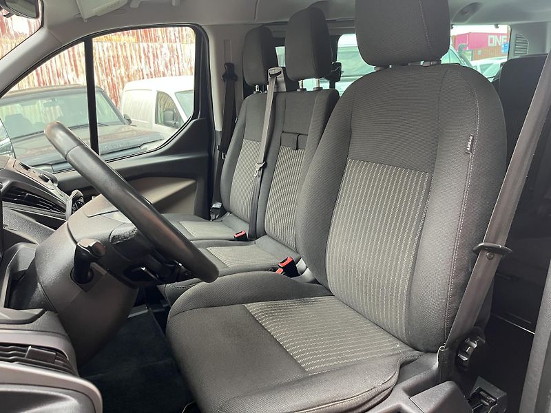Ford Tourneo Custom (2014)  2,2TDi 9míst PO VELKÉM SERVIS - fotka 14 z 19