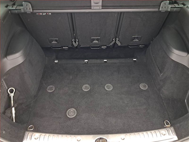 Peugeot 308 (2012) 1.6 HDi, 7 míst, jezdí výborně - fotka 14 z 17