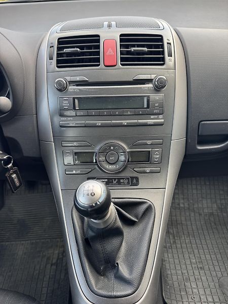 Toyota Auris 1,6VVT-i EXCLUSIVE, ČR - fotka 13 z 13